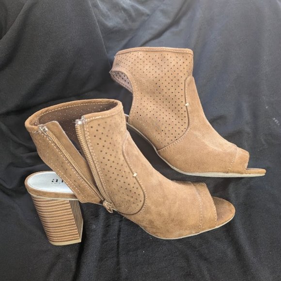 Peep Toe Heels - Caramel - Picture 2 of 5